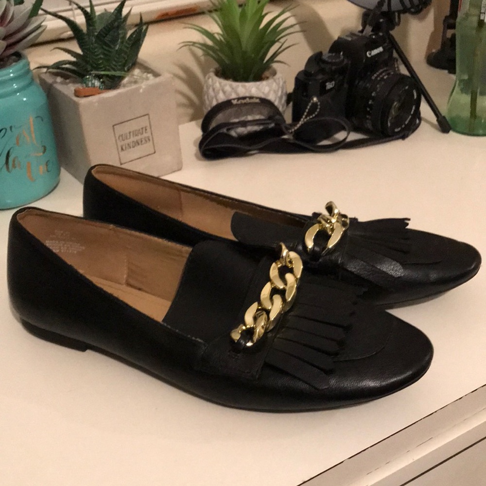 Black H&M loafers with a fringe and gold chain